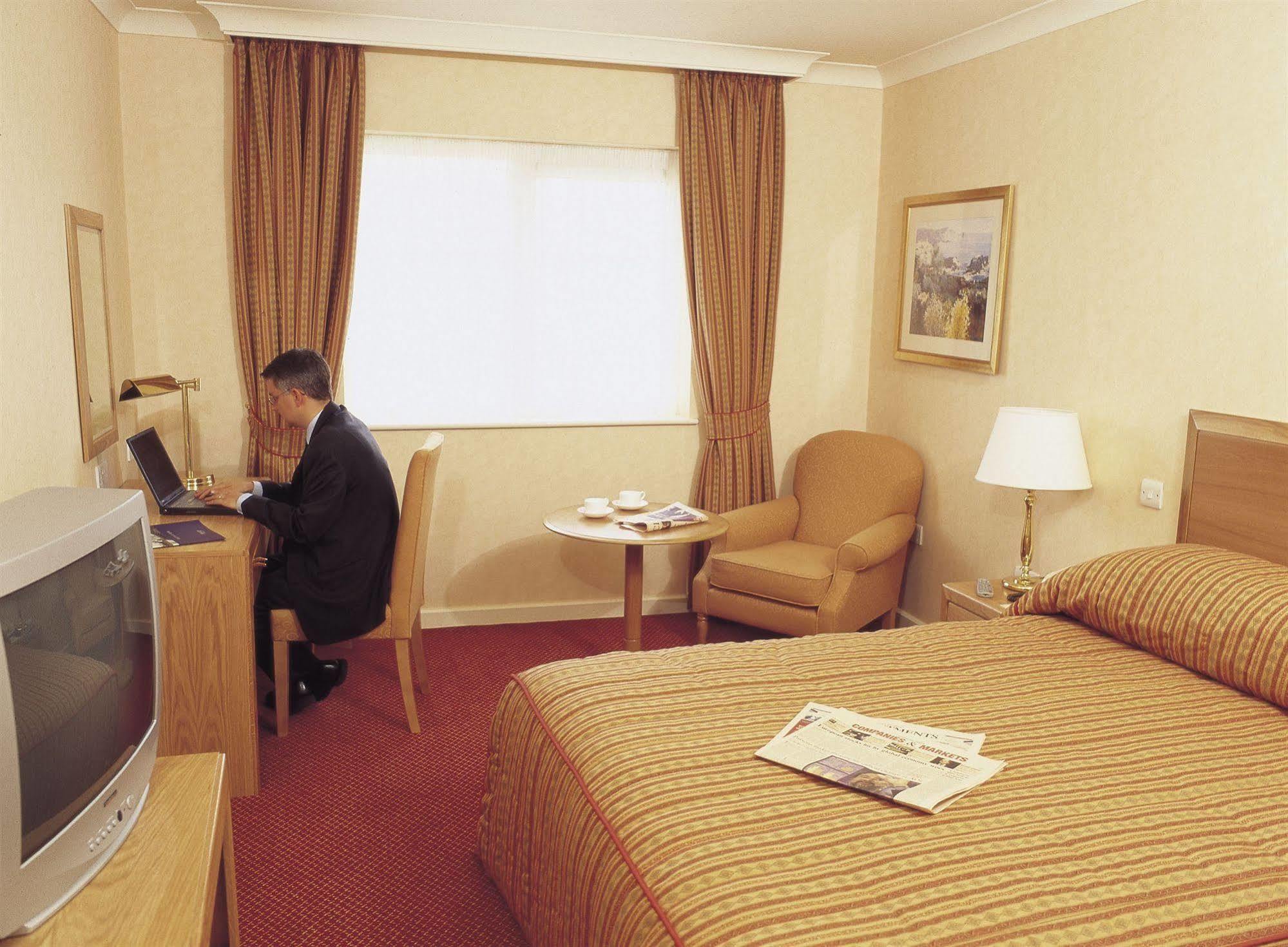 Horwood House Hotel Milton Keynes Oda fotoğraf